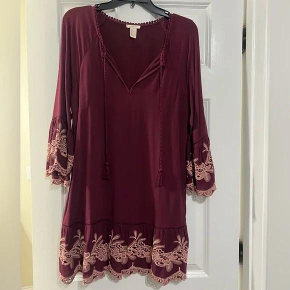 Forever 21 Burgundy and blush pink dress! Size L! Cute and comfy dress! Forever 21 Burgundy and blush pink dress! Size L! Cute and comfy dress!